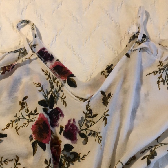 Floral Romper I think it’s a Medium. - Picture 2 of 3